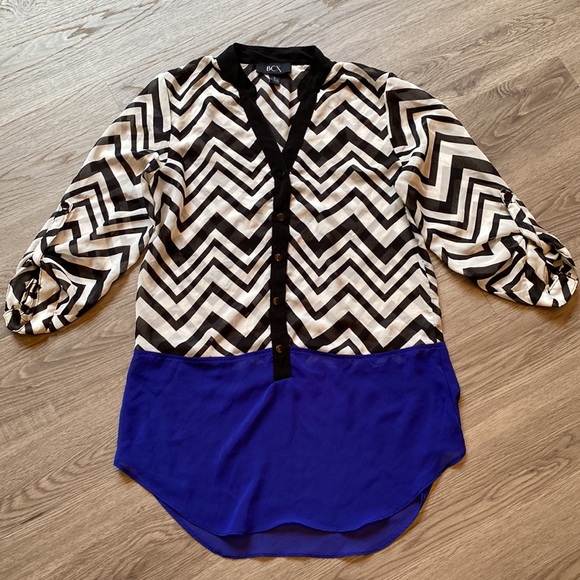 BCX Black and White  Chevron, Royal Blue half Button V Neck Blouse Size S - Picture 1 of 7